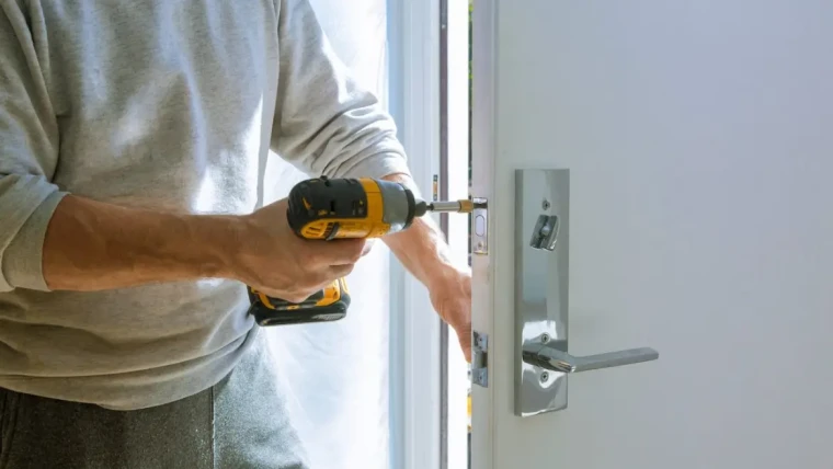 Comment renforcer la securite de votre porte dentree a Paris ?
